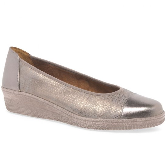 Petunia Womens Accent Low Heeled Pumps