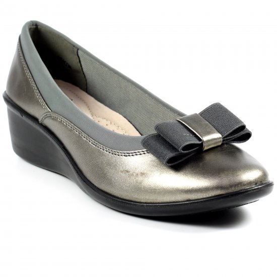 Deacon Womens Low Wedge Shoe